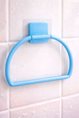 Держатель для ванной комнаты выдерживает до 2 кг.15*17 см.