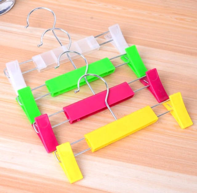 Вешалка детская с зажимом 22 см.1 шт.