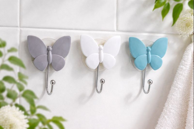 : 2 листа с рисунками,цветные карандаши,ленточки 15,5*25 см.